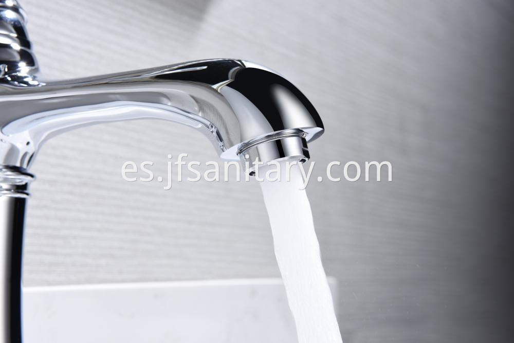 Chrome Single Hole Basin Faucet With Ceramic Ring
